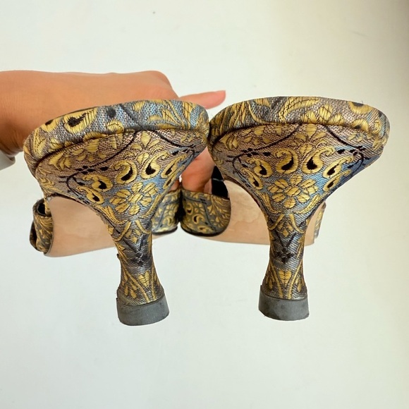 Manolo Blahnik Blue Gold Tapestry Paisley Brocade embellished mules EU 39.5 - Picture 7 of 10